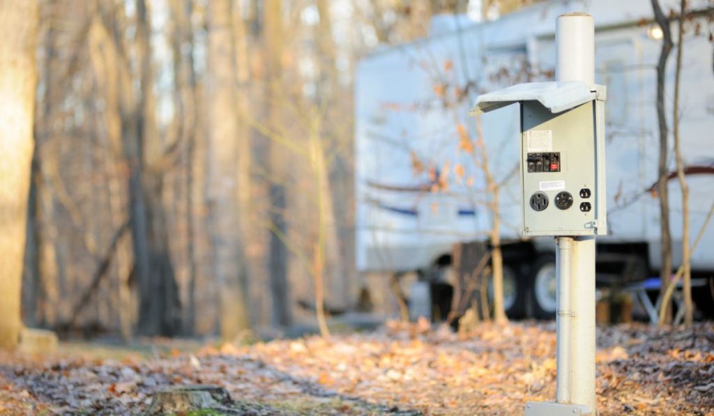 picture of a receptacle to plug in an RV